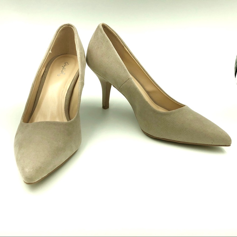 Qupid taupe/nude/beige faux suede pumps